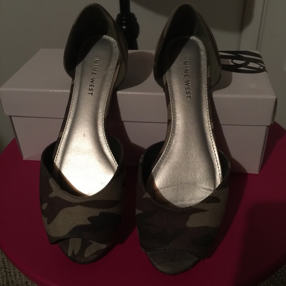 Shoes - Picture 2 of 3