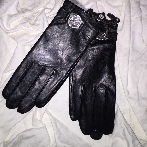 Michael Kors  black leather gloves in medium.