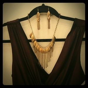 Gorgeous Gold-colored Leaf necklace & earring set