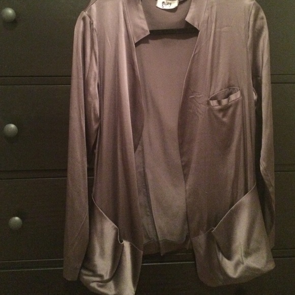 Nightcap clothing size 2 grey silk jacket.