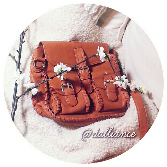 Melie Bianco Messenger Purse