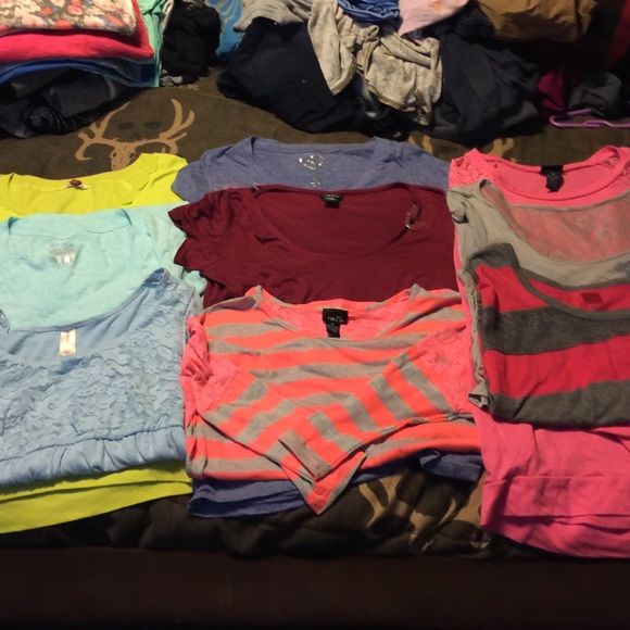 Bundle of 9 medium shirts