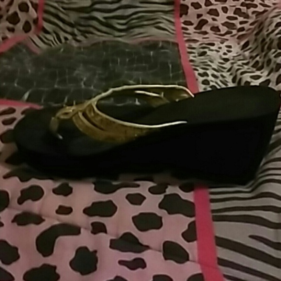 Sandals - Picture 2 of 3