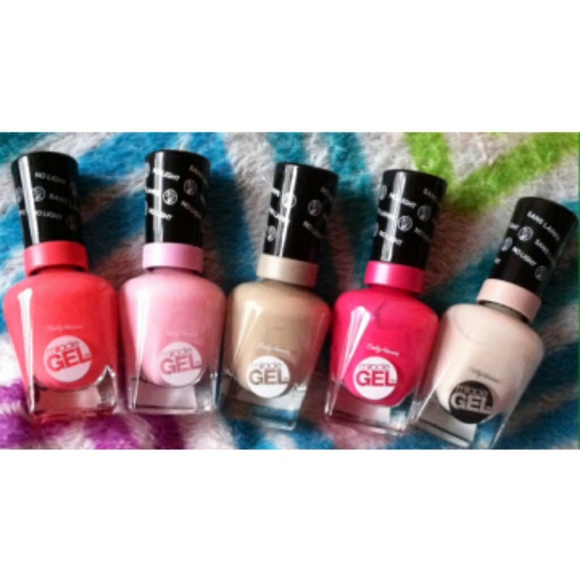 Sold🎉 9 sally hansen gel no light nail polish.