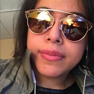 Meet your Posher, Alma