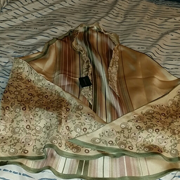 Halter top - Picture 1 of 3