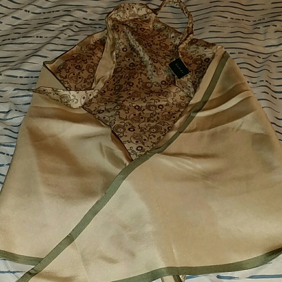 Halter top - Picture 3 of 3