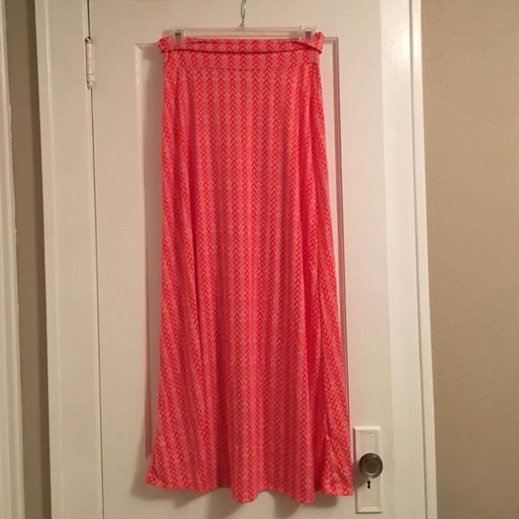 Cute Maxi skirt with chevron pattern.