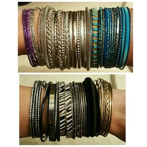 Bunch of bangles all in good condition