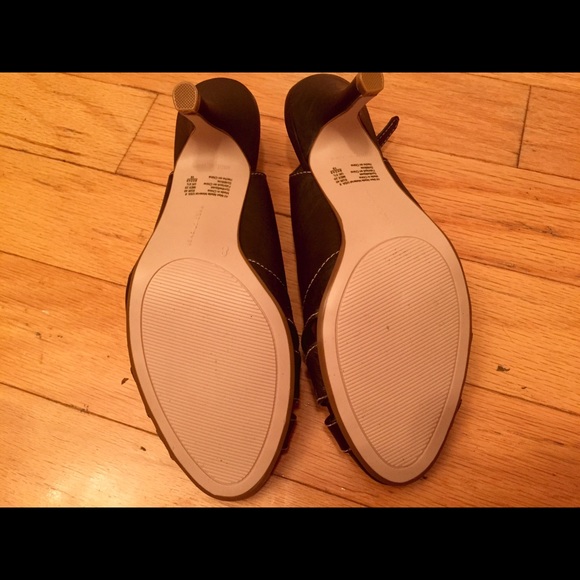 Classy brown heels. 👠 - Picture 3 of 3