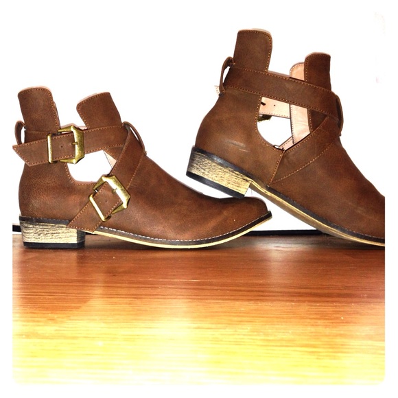 Brown ankle boots, new