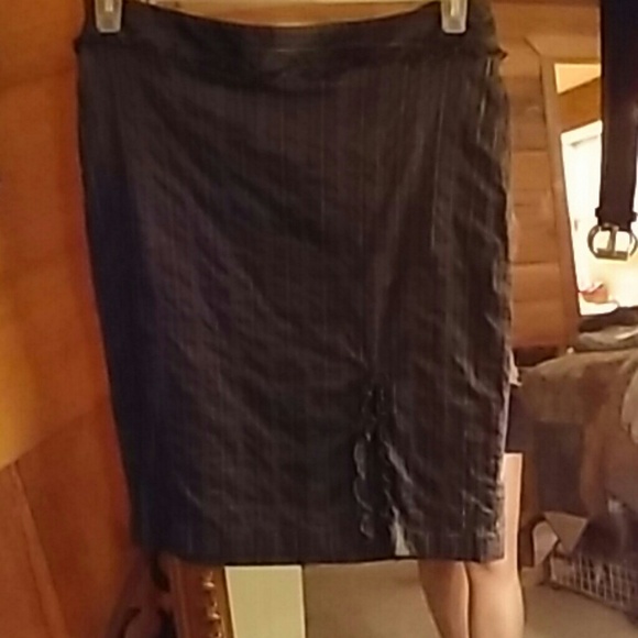 Limited skirt