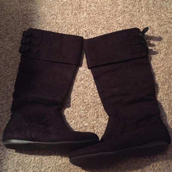 Black suede cuffed boot