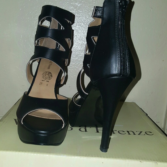 Black heels - Picture 4 of 4