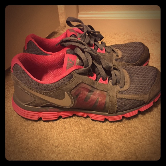 Nike tennis shoes