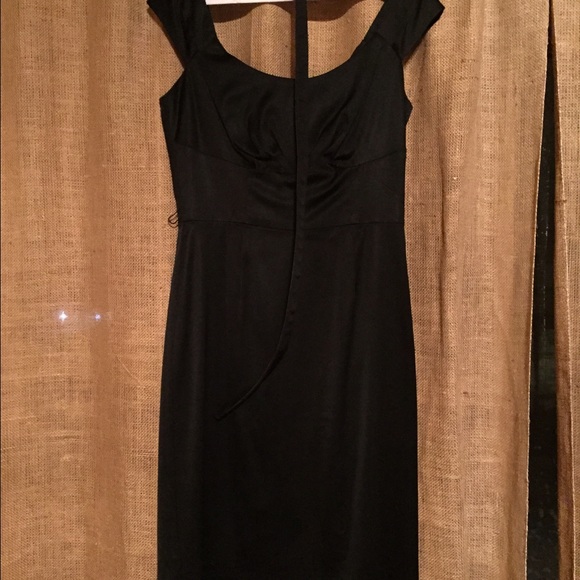 Cap sleeve belted dress
