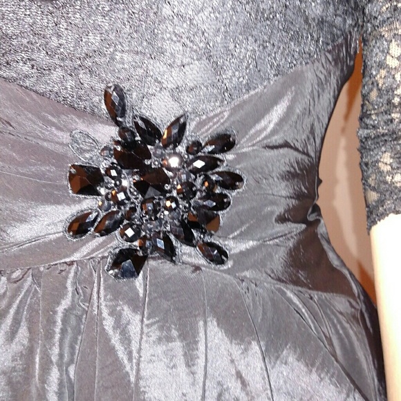 Semi formal dress - Picture 3 of 4