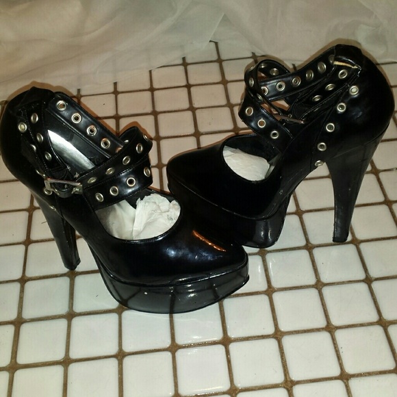 Cool Rocker Chick Shoes - Picture 3 of 4