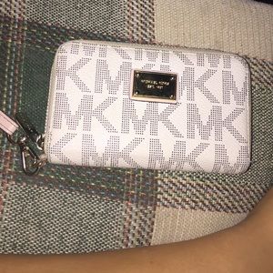 Michael kors wristlet