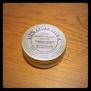Signature Club A all over wrinkled skin saver