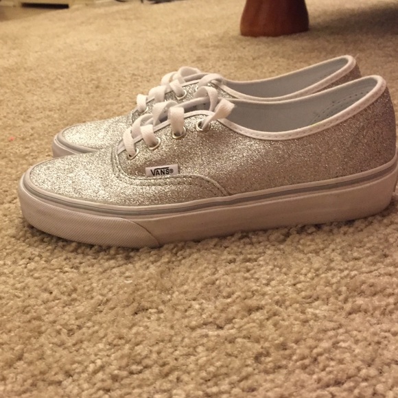 Silver vans - Picture 2 of 2