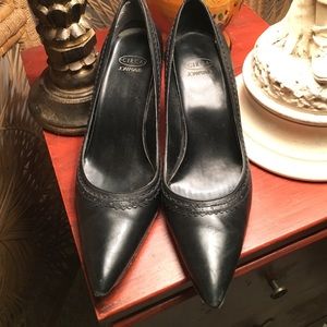 Black leather CIRCA Joan & David pumps. 7.5