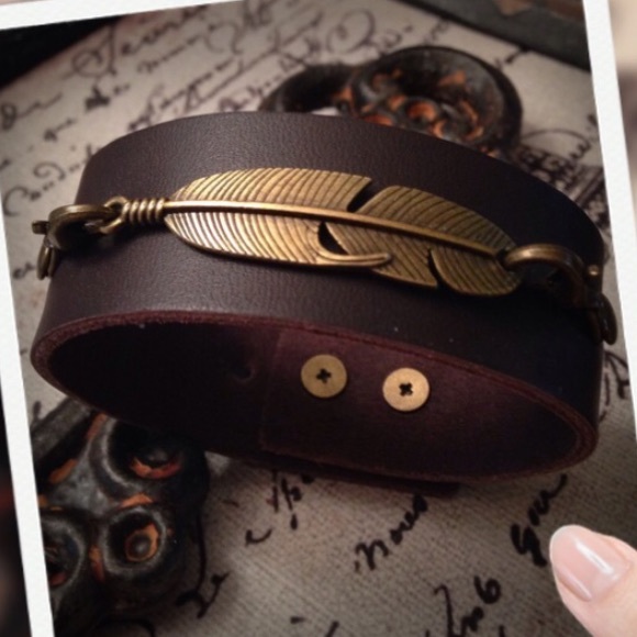 🎉HP🙏🏻✨ custom feather leather cuff ✨ - Picture 2 of 5