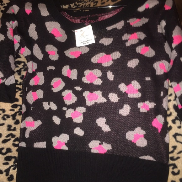 Cute black, pink & grey leopard sweater SZ Small