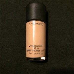 MAC Studio Fix Fluid NW20