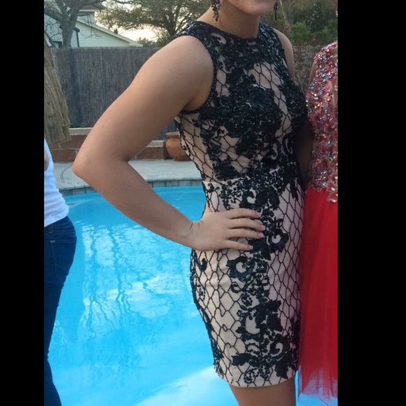 SHORT FORMAL DRESS