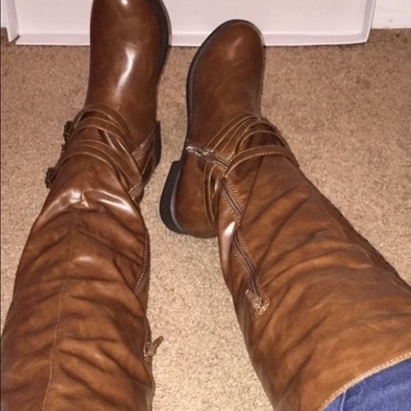Brown knee high boots - Picture 2 of 4