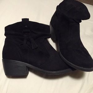 Black Heeled Ankle Bootie