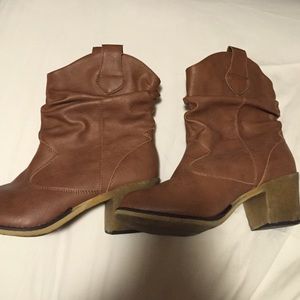 Brown short cowboy boot.