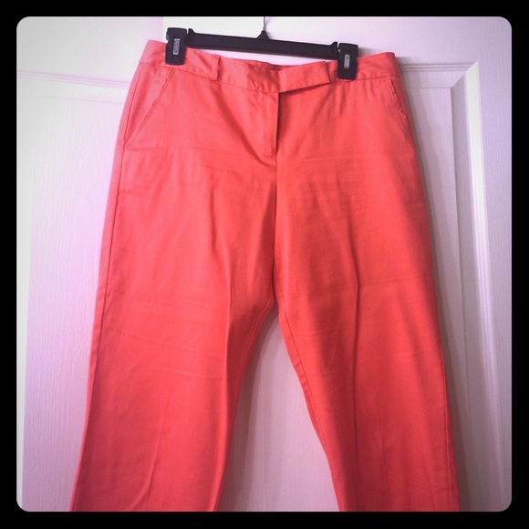 Adorable Van Heusen Peach Capris Sz 6