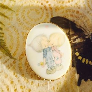 Vintage Betsey Clark "kissing Betsey) brooch! 1970