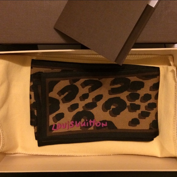 *SOLD* Authentic Louis Vuitton Leopard Print Bande - Picture 3 of 4