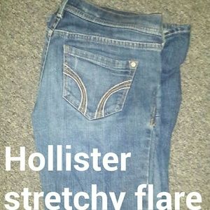 Size 5 hollister jeans.