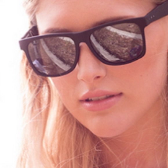 Quay Mandate Sunglasses