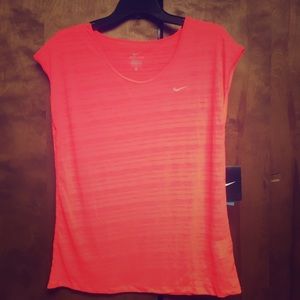 Nike lightweight tee, size M, NWT
