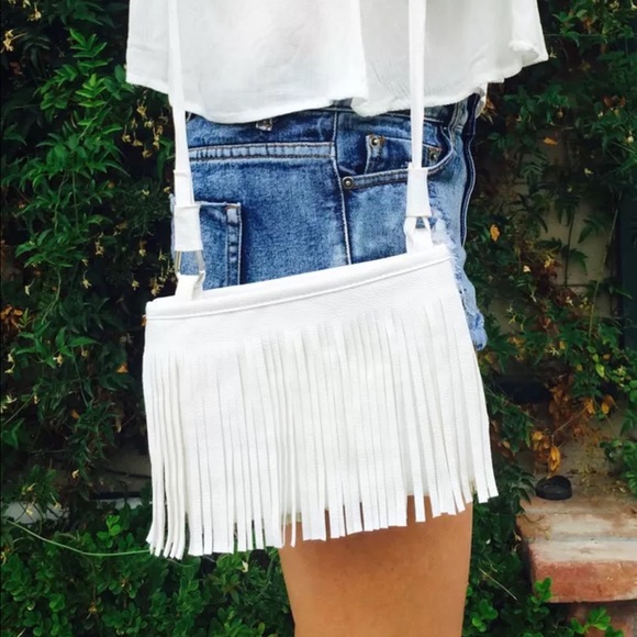 🎉HOST PICK🎉Camel Fringe Vegan Leather Bag - Picture 3 of 3