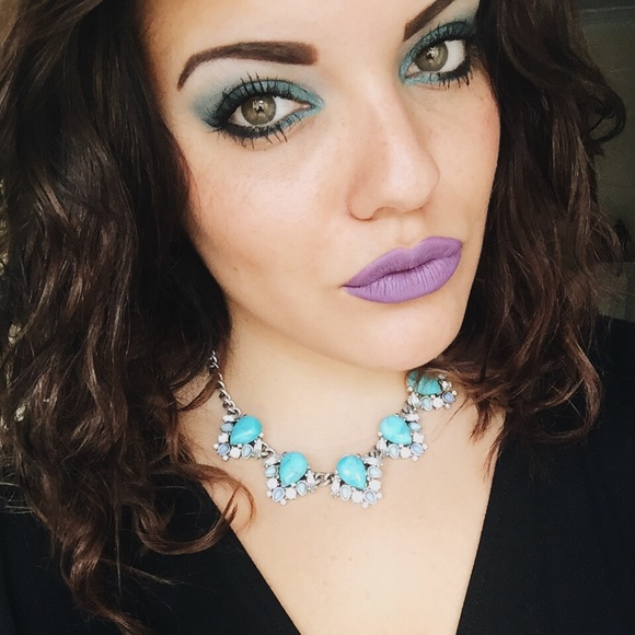 Meet your Posher, Alyssa - Picture 2 of 4