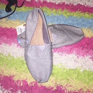 BRAND NEW Toms