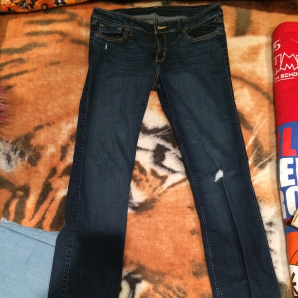 Hollister Bryden Skinny Jeans(destroyed dark wash) - Picture 2 of 3