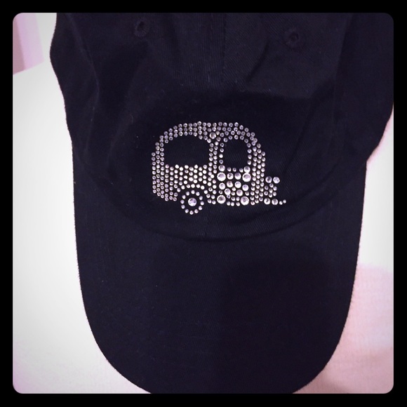 Black baseball cap w/rhinestone camper