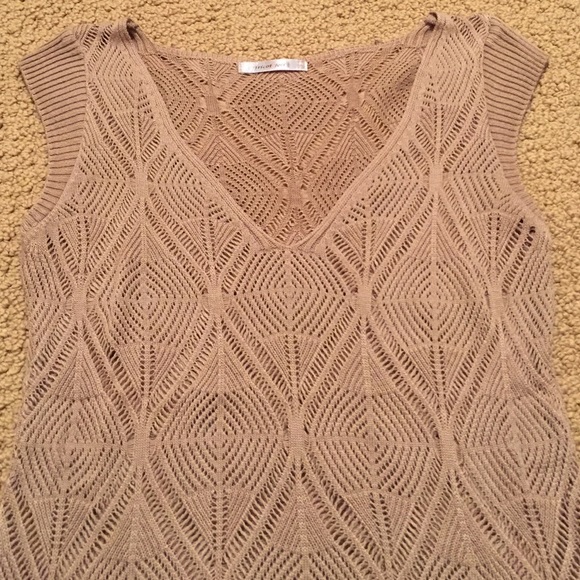 Nordstrom Purchase == Sleeveless Shell - Picture 2 of 3