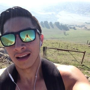 Meet your Posher, Efrain