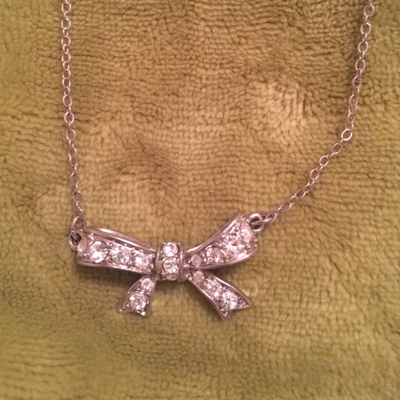 American Eagle bow necklace - Picture 2 of 3