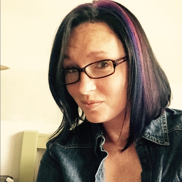 Meet your Posher, Tiffany - Picture 1 of 1