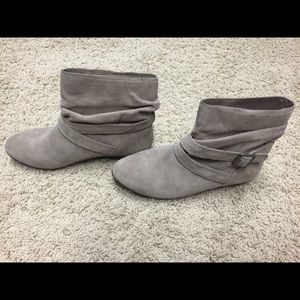 PRICE DROP⚡️🚦Gianni Bini Suede Booties