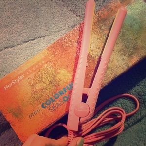HerStyler Mini car flat iron